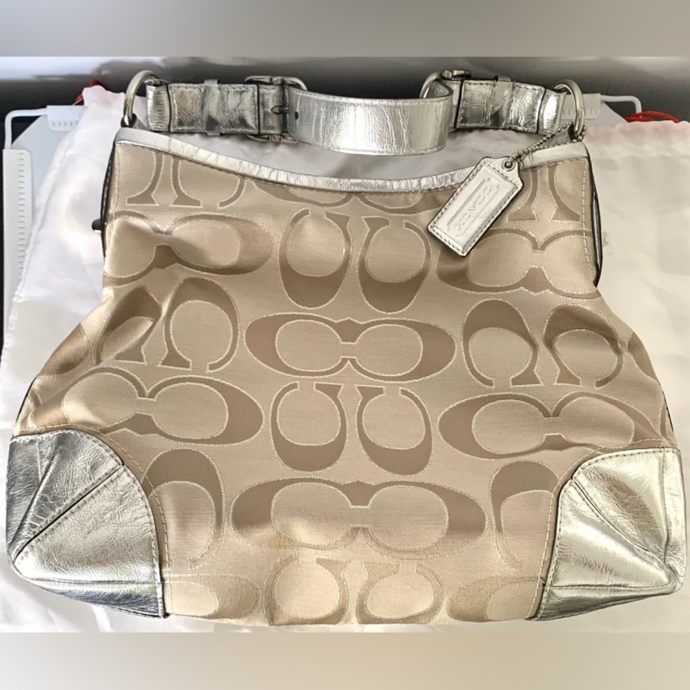 Coach Signature C print Bag 2012 never used like new Cream Silver shoulder Hobo - Picture 3 of 14